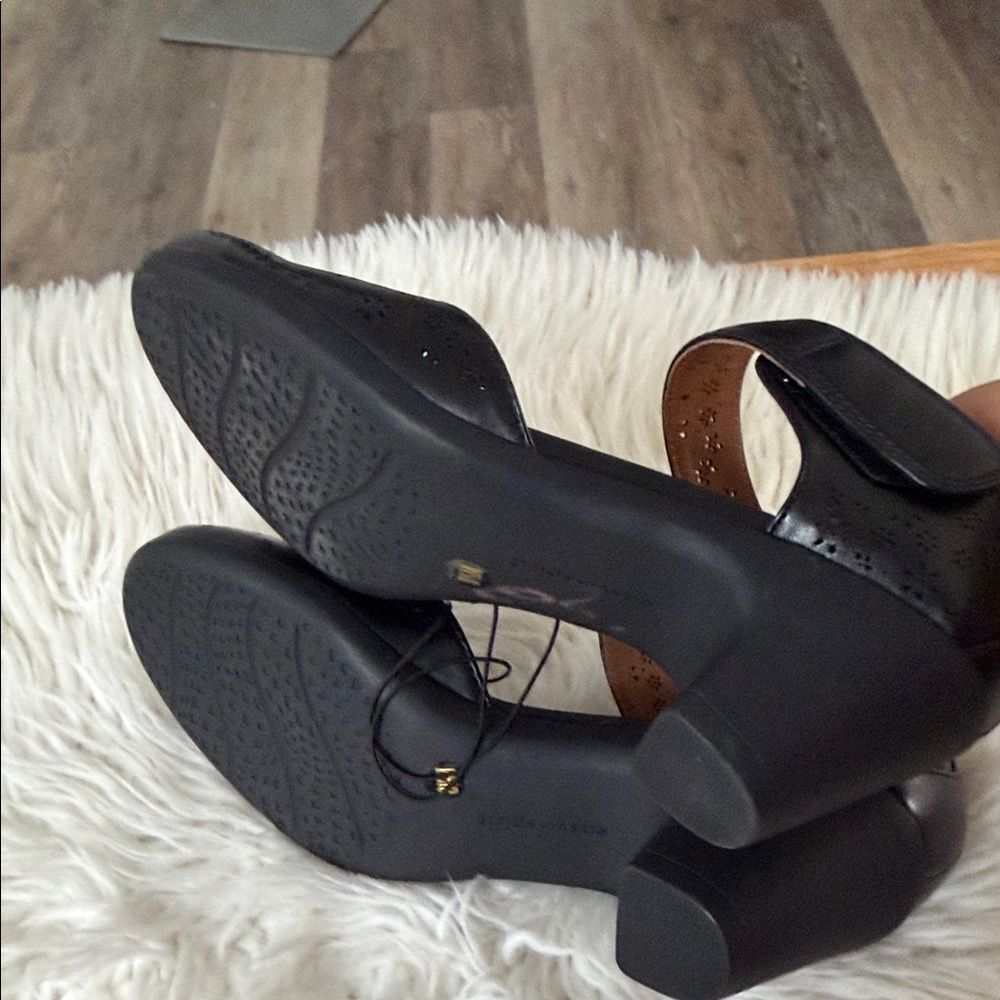 Easy Spirit Black Perforated Size 8.5 NWOT - Picture 3 of 16